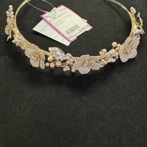 Gold Bel Aire bridal head peice (NWT)